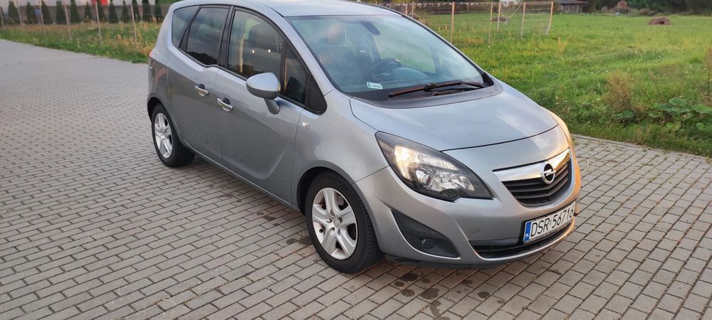 Opel Meriva BMW seria 1 F21 mały przebieg super stan