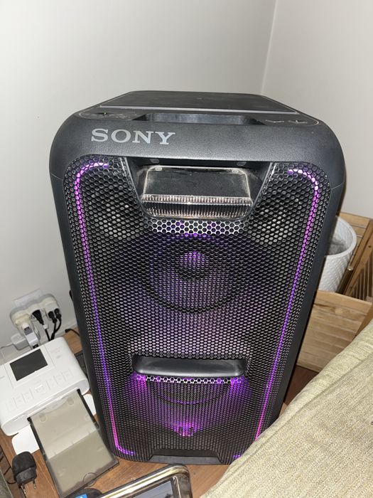 Coluna Sony GTK-XB7 com comando