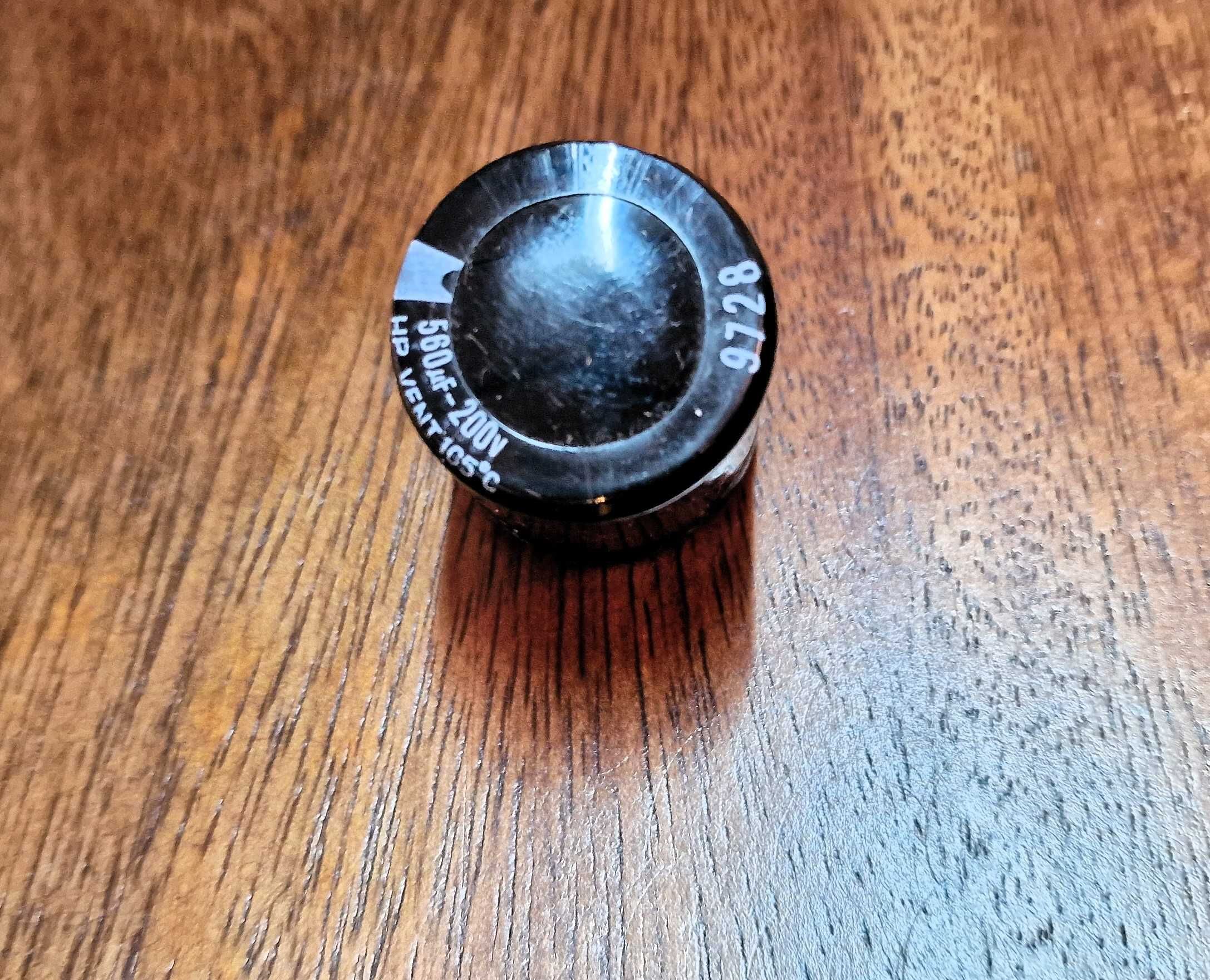 Kondensator 560μF 200V 105°C