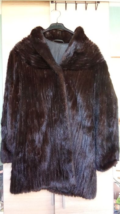 Ciemnobrązowe futro z norek