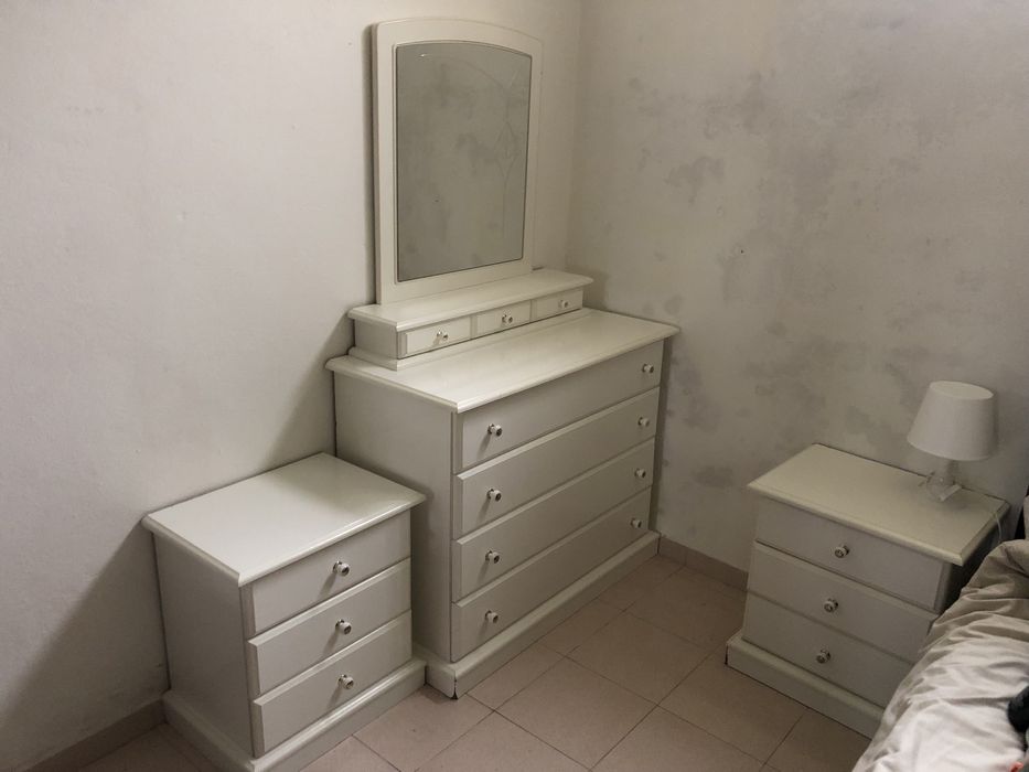 1 Cómoda + 2 Mesas de Cabeceira