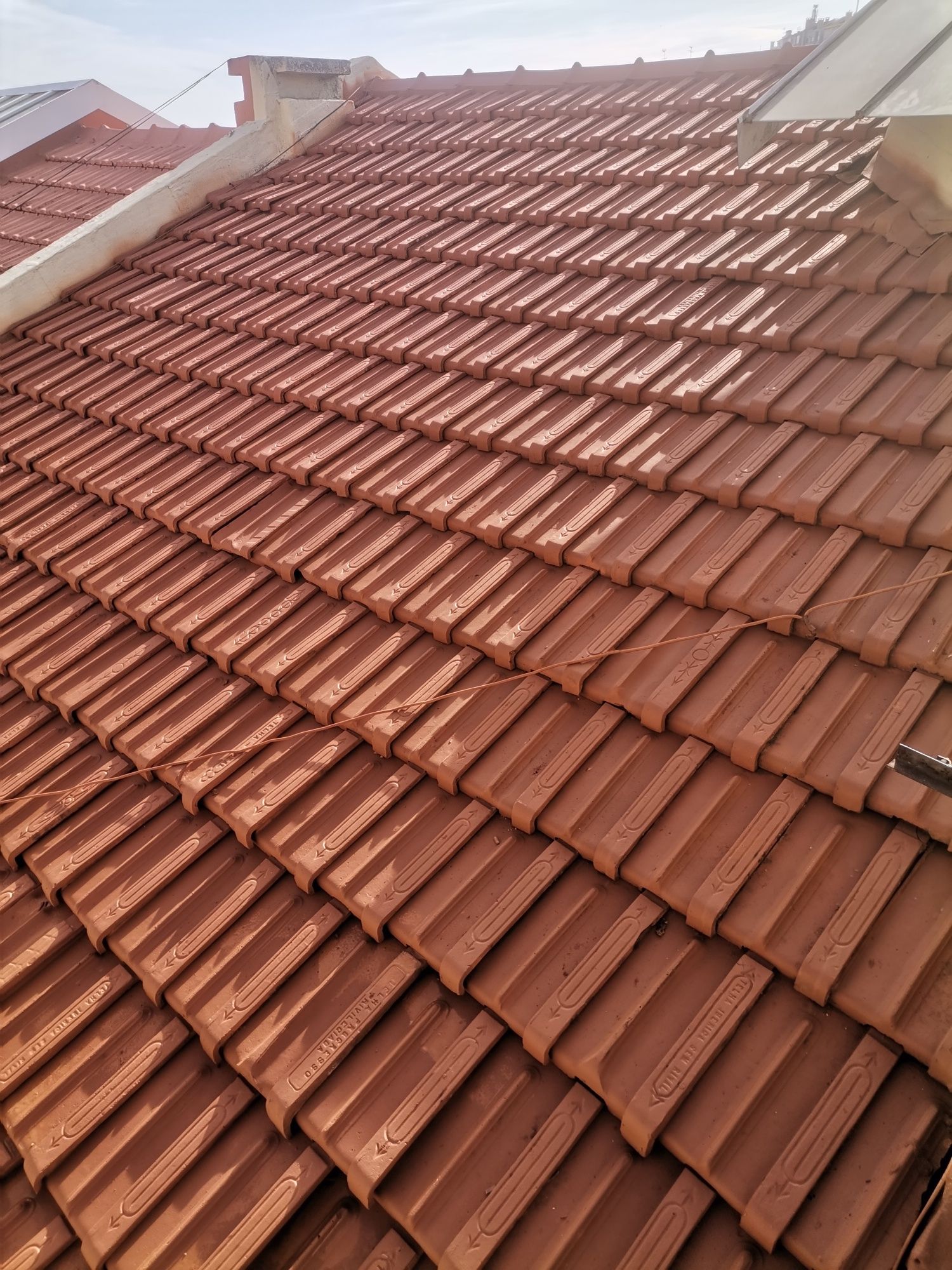 Lava e impermeabilização telhado