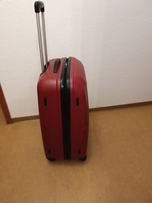 Пластиковый чемодан ,большой- 65*46*30см