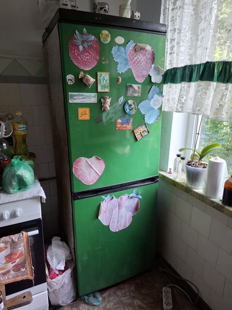 Продам холодильник