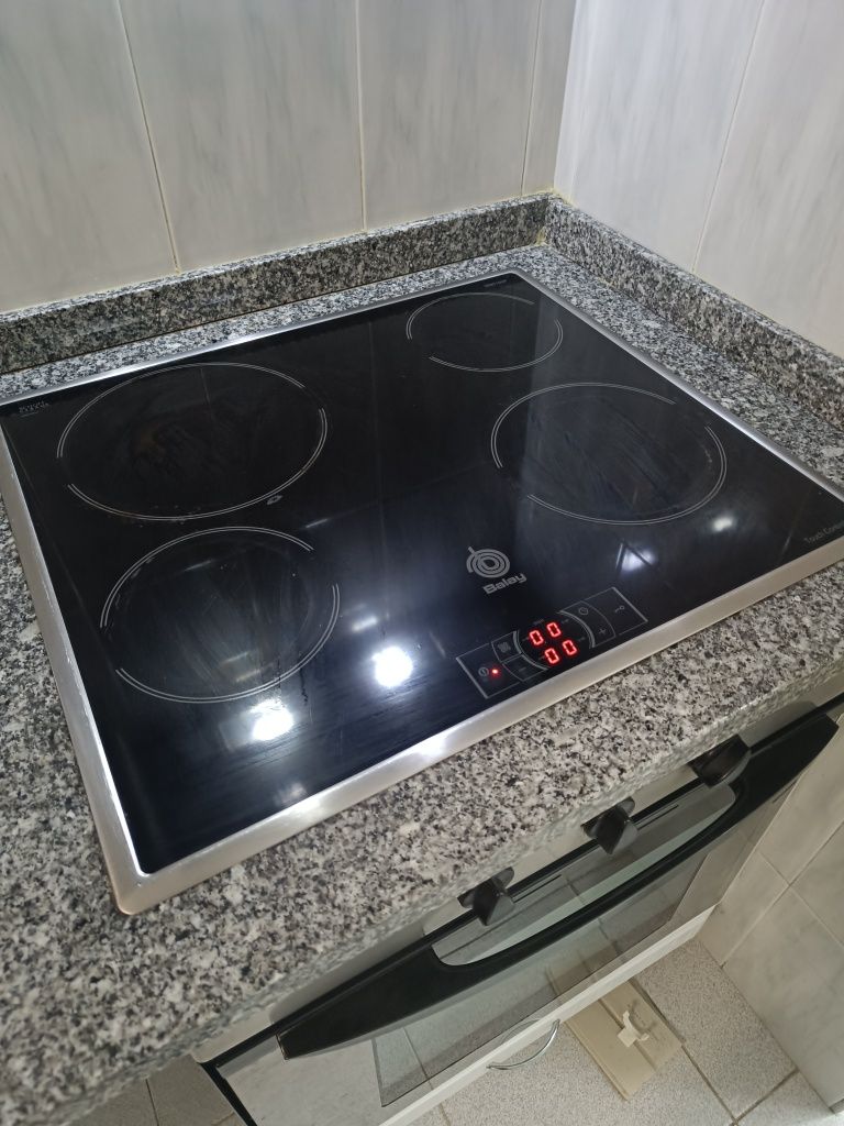 Conjunto Placa e Exaustor Balay c/ Forno Ventilado Indesit
