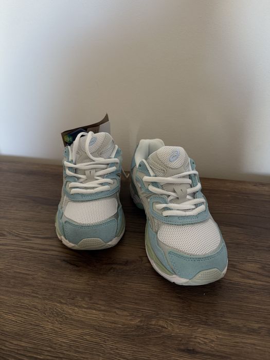 Легкі кросівки ASICS