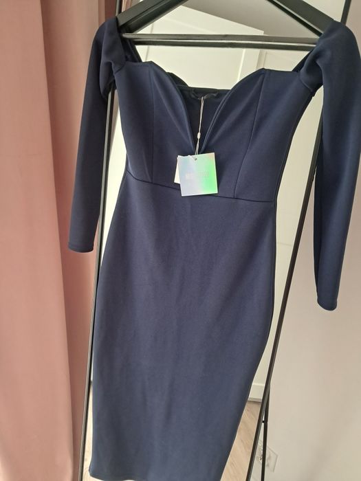 Nowa piękna sukienka na wesele z odkrytymi ramionami Missguided