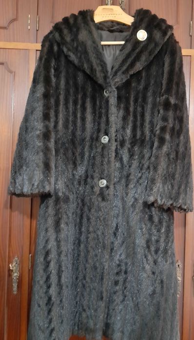 Casaco de senhora L sobretudo homem e ainda casaco e fato