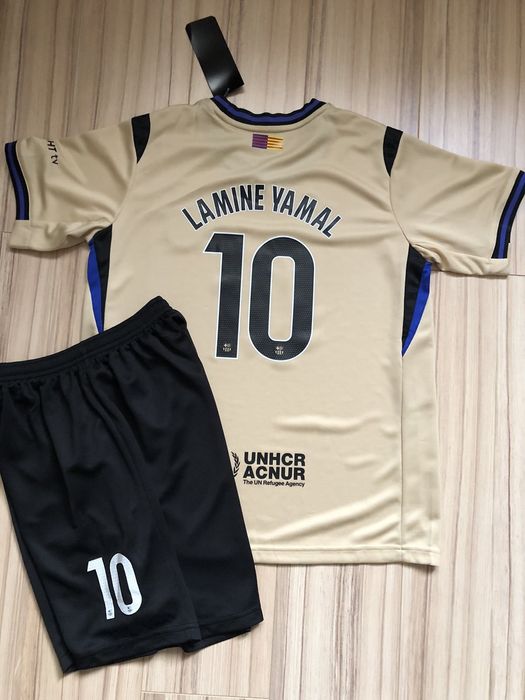 Футбольна форма нового сезону для дітей