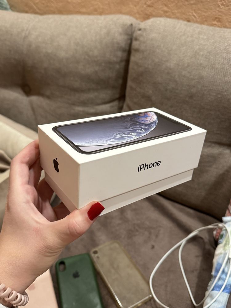 Продам Iphone XR 64 GB