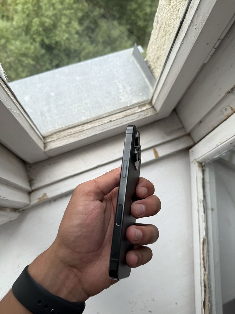 Продам Iphone 16 pro