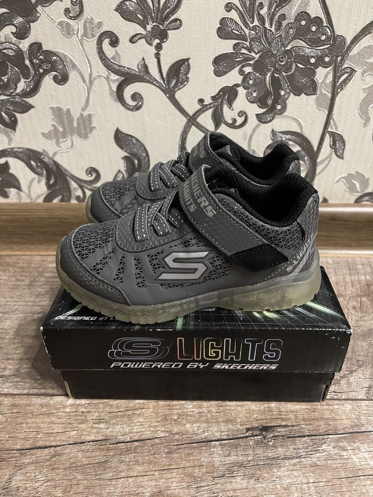 Продам детские кроссовки Skechers