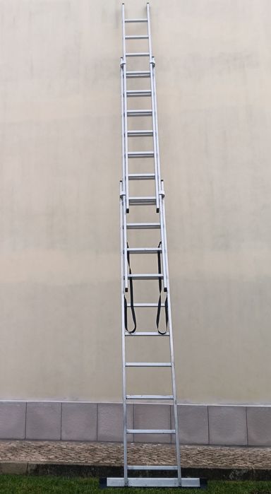 Escada alumínio tripla
