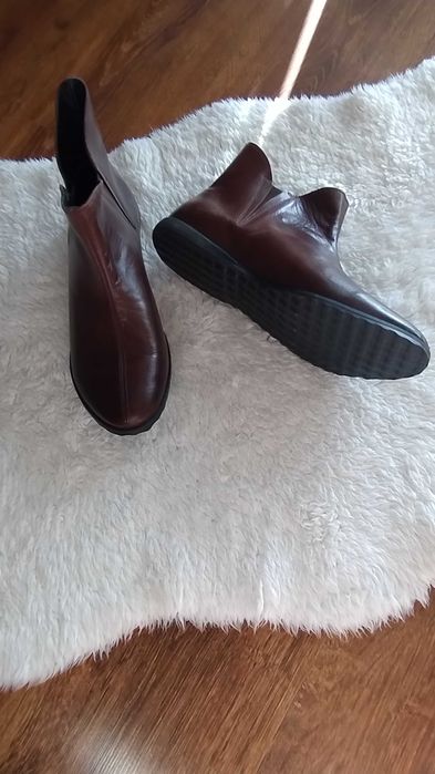Nowe skórzane botki rozm.42