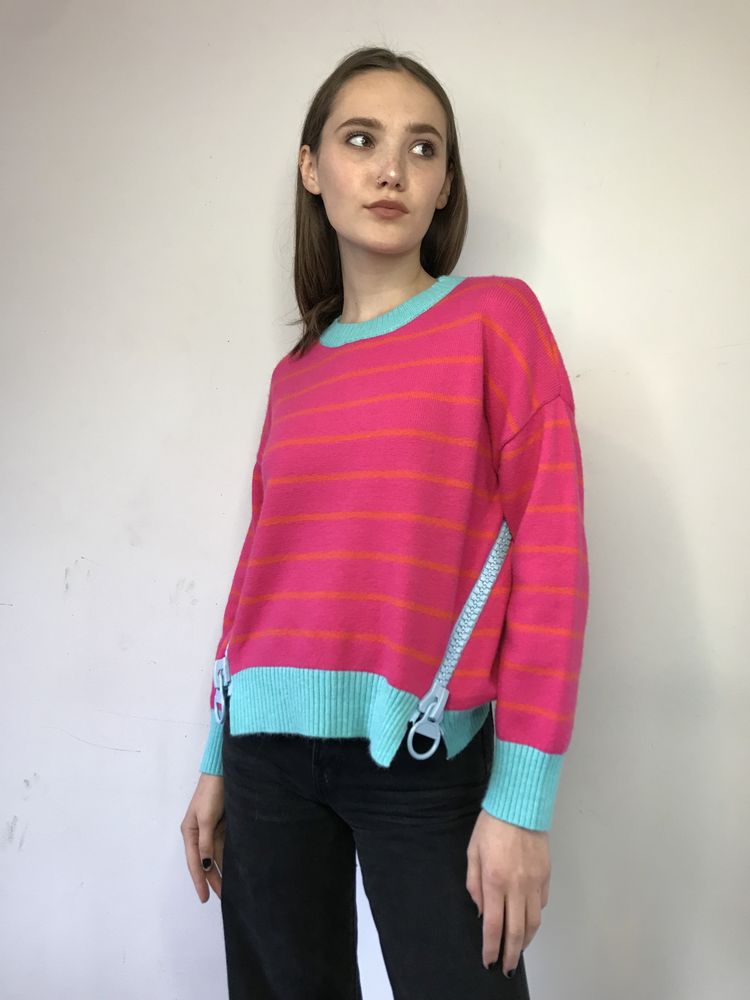 Sweter ciepły w paski kolorowy