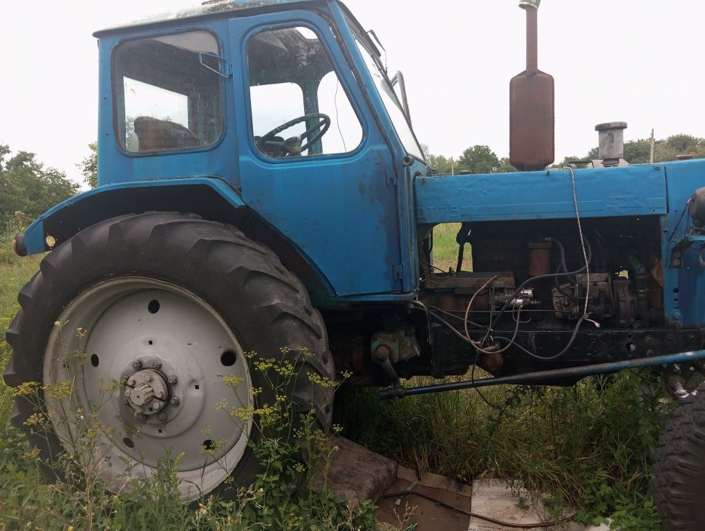 Трактор ЮМЗ в робочому стані вом працює гідравліка не біжить
