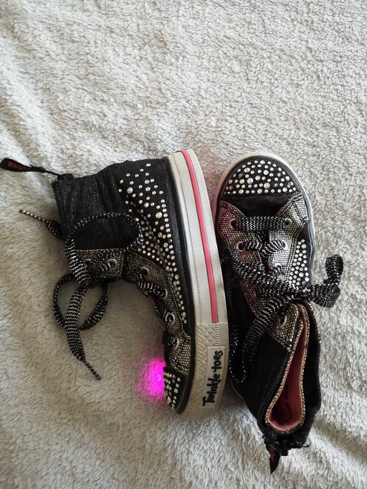 Czarne świecące błyszczące buty sportowe trampki Skechers 28