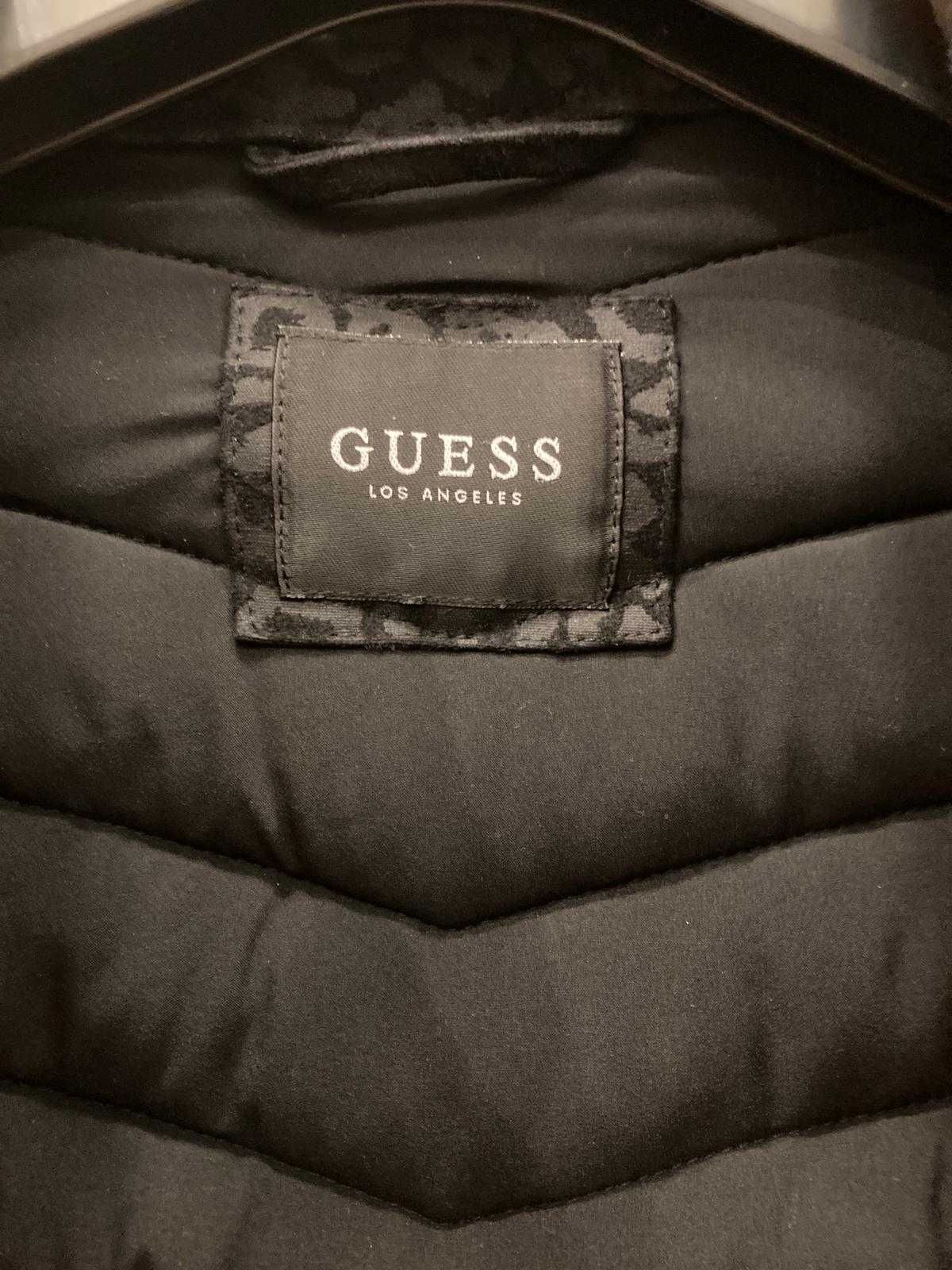 Kurtka czarna Guess