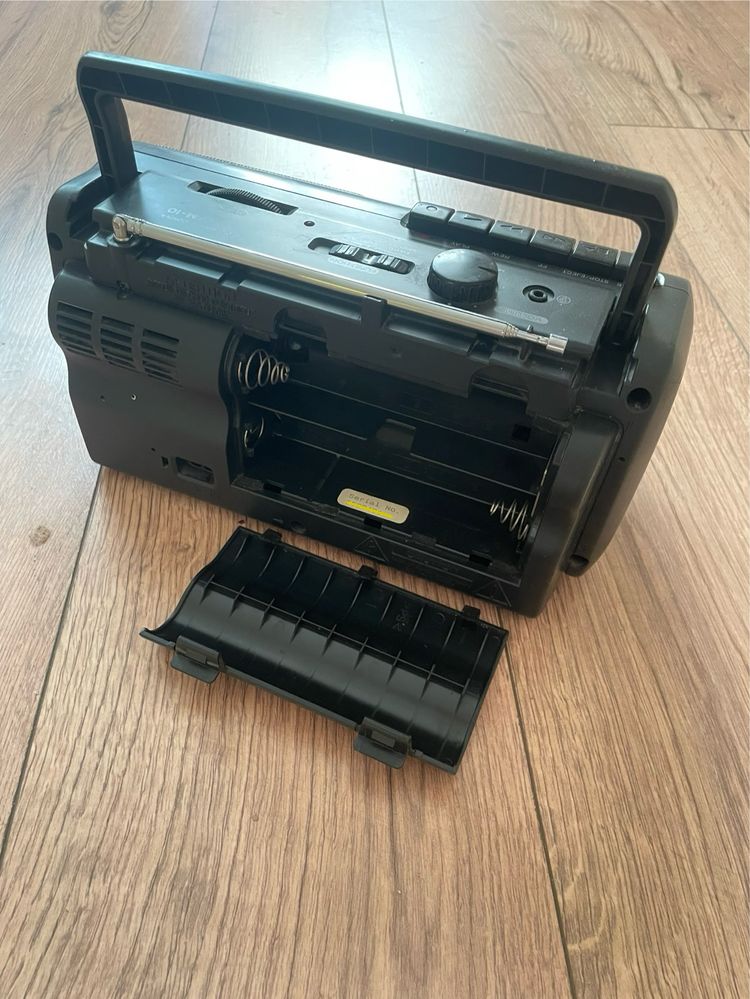 Продам касетний магнітофон Sony CFM-10