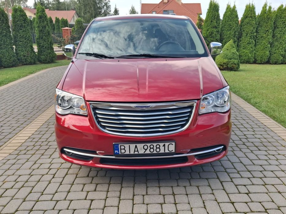 Chrysler Town & Country przebieg 31033 km, 7 osób