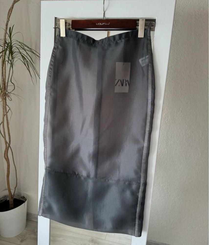 Крутезна спідниця ZARA.