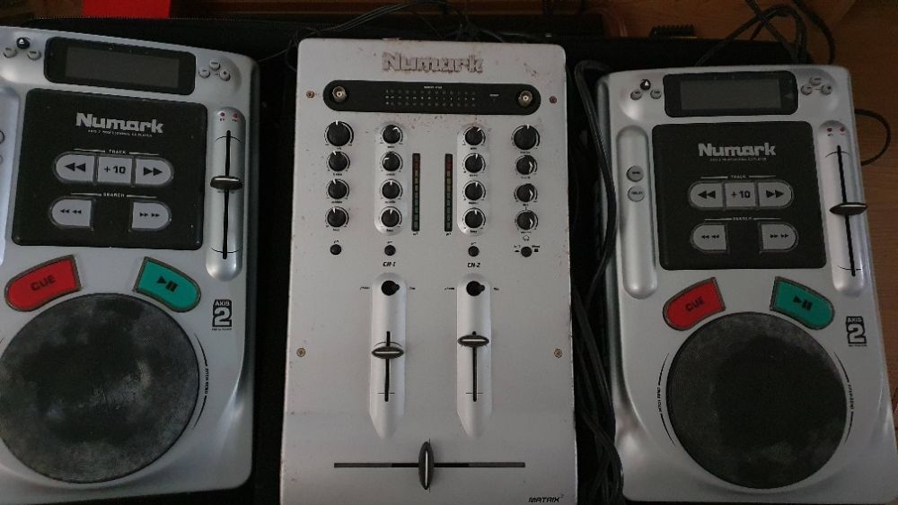 Numark Mixer 2 + 2 Axis cd player + mala Dj