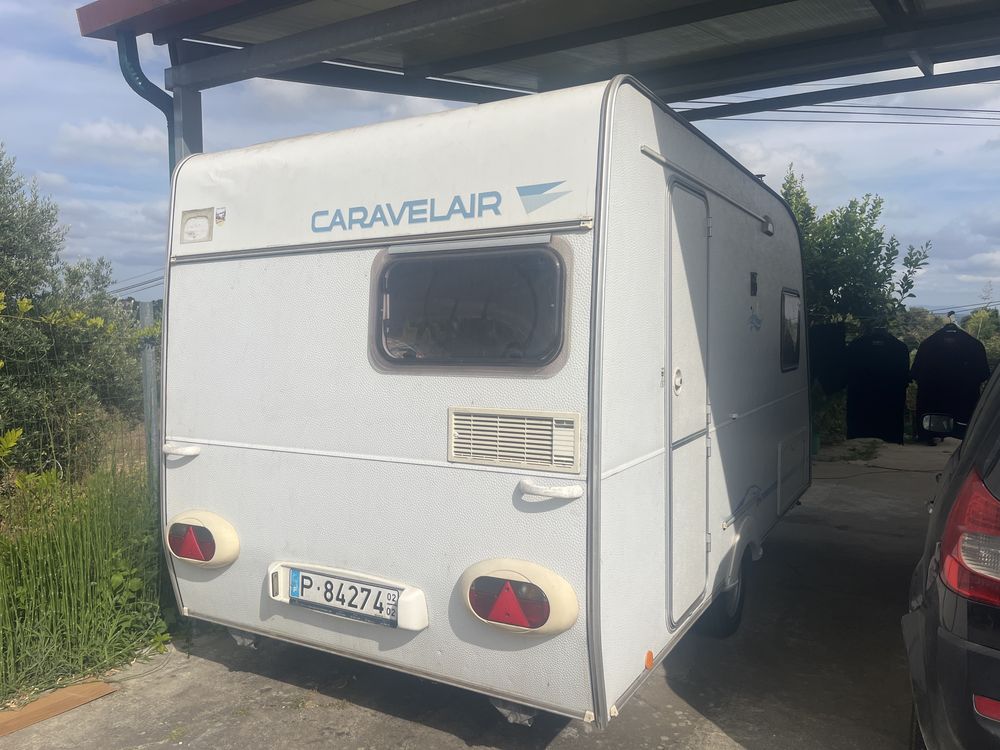 Vendo caravana Caravelair de 2002 em otimo estado. Tem wc com cassete