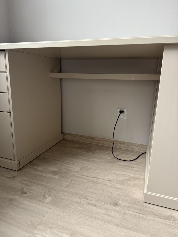 Biurki z szufladami i polkami IKEA