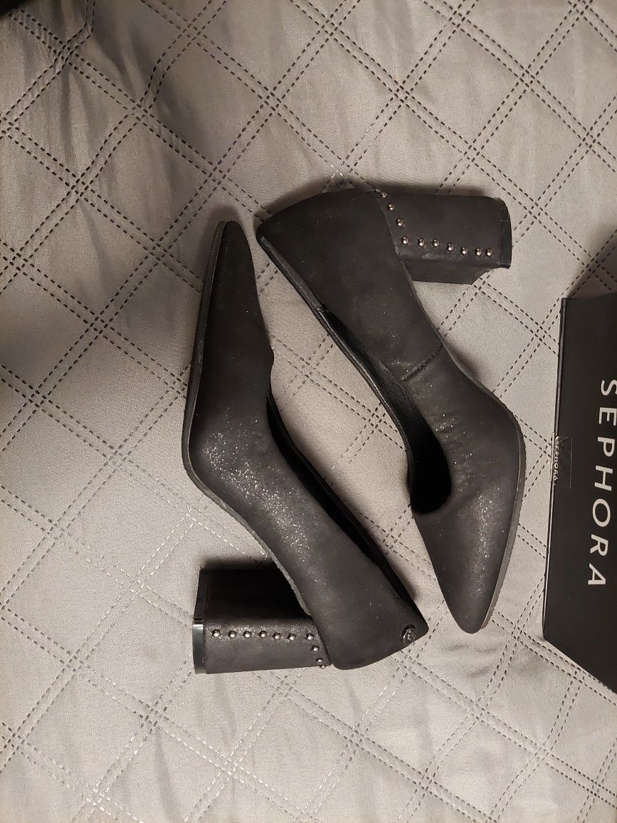 Buty czarne ze srebrnym połyskiem 36