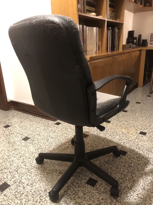 Cadeira de escritório com rodas