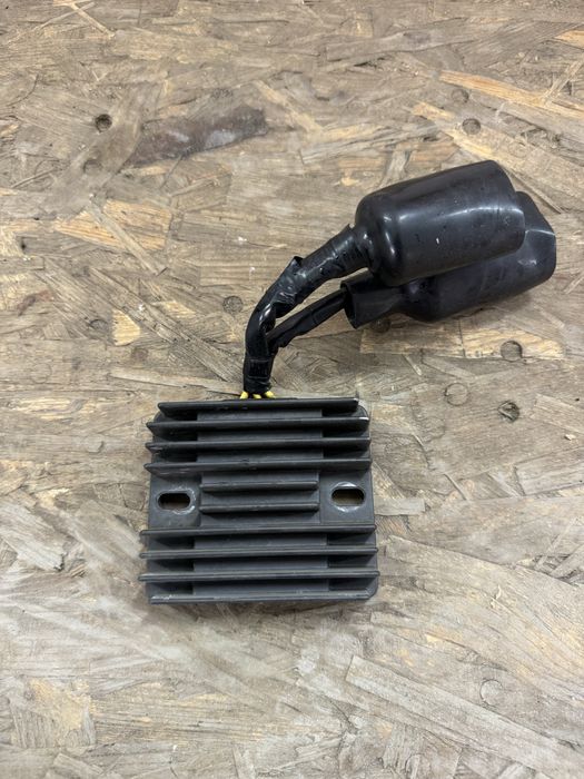 Honda cbr sc57 1000rr regulator napięcia