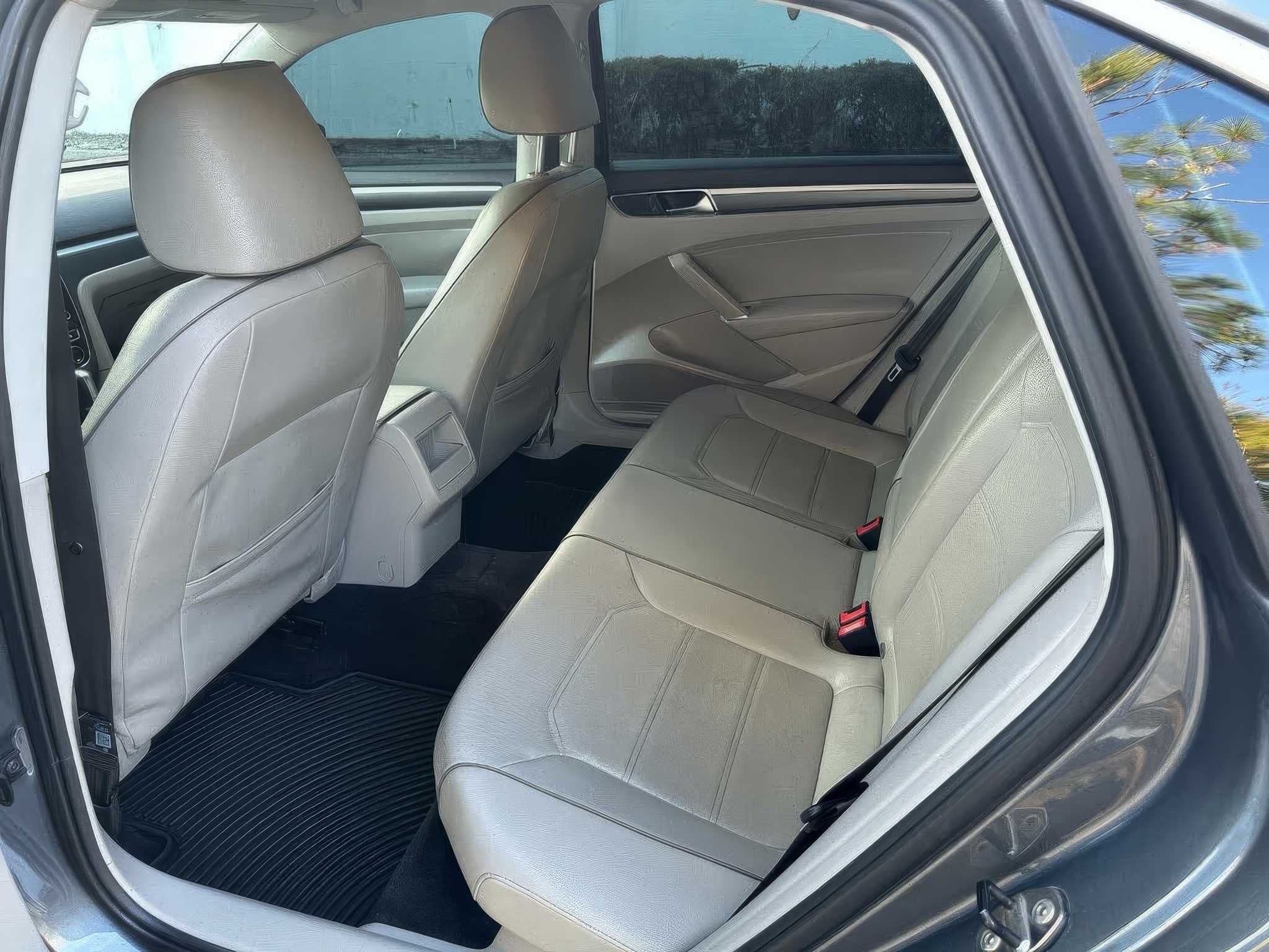 2016 Volkswagen Passat R-Line