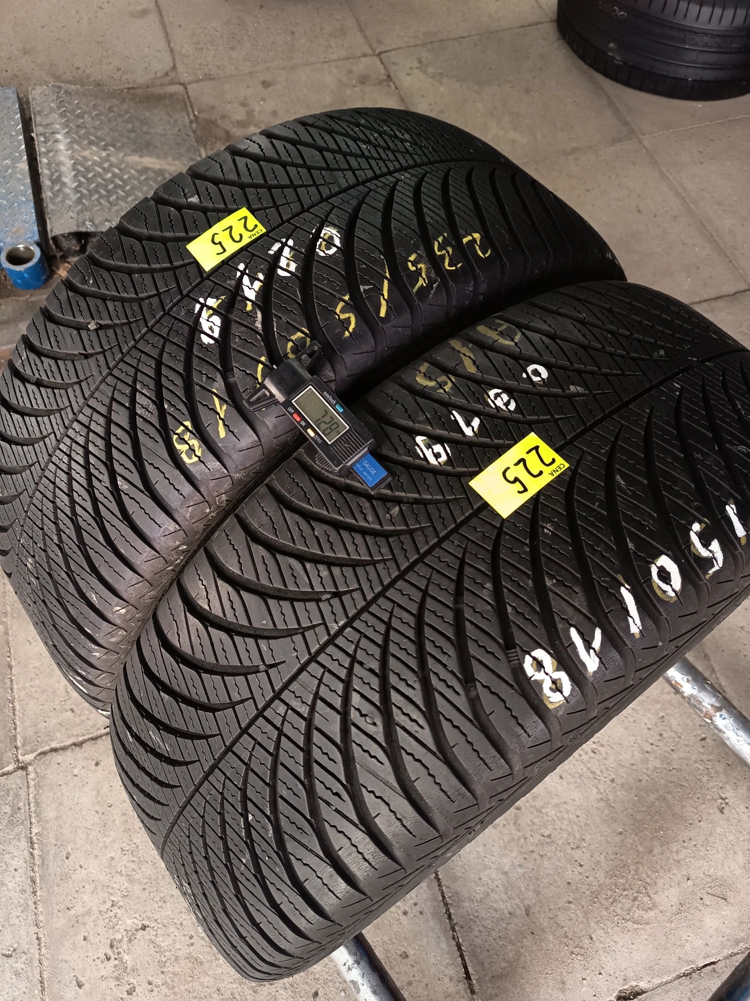 Opony całoroczne 235/50/18 Goodyear 2szt/Montaż Wysyłka 25zł Gwarancja