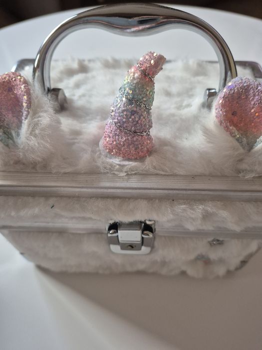 Szkatułka jednorożec