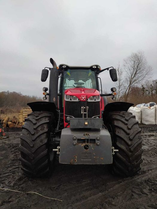 Трактор колісний Massey Ferguson