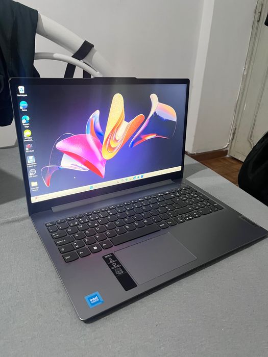 Lenovo IdeaPad Slim 3 – Quase novo, 1 mês de uso!