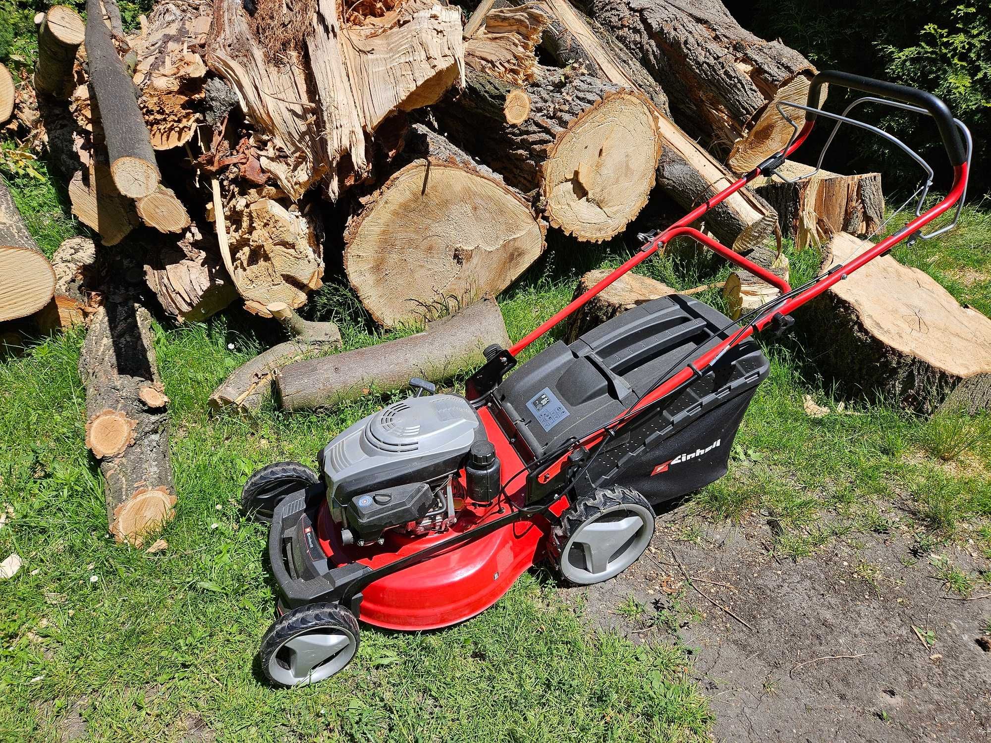 Kosiarka spalinowa Einhell z napędem.