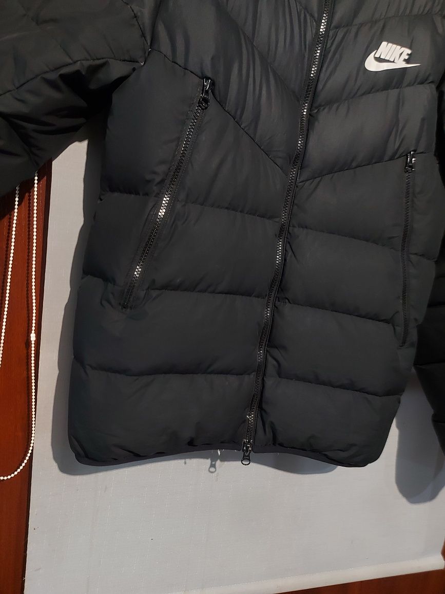 Męska kurtka nike zimowa z kapturem rozmiar s wypełnienie kaczy puch