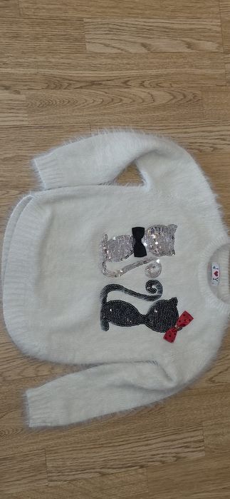 Светрик на дівчинку 4/ 5 років