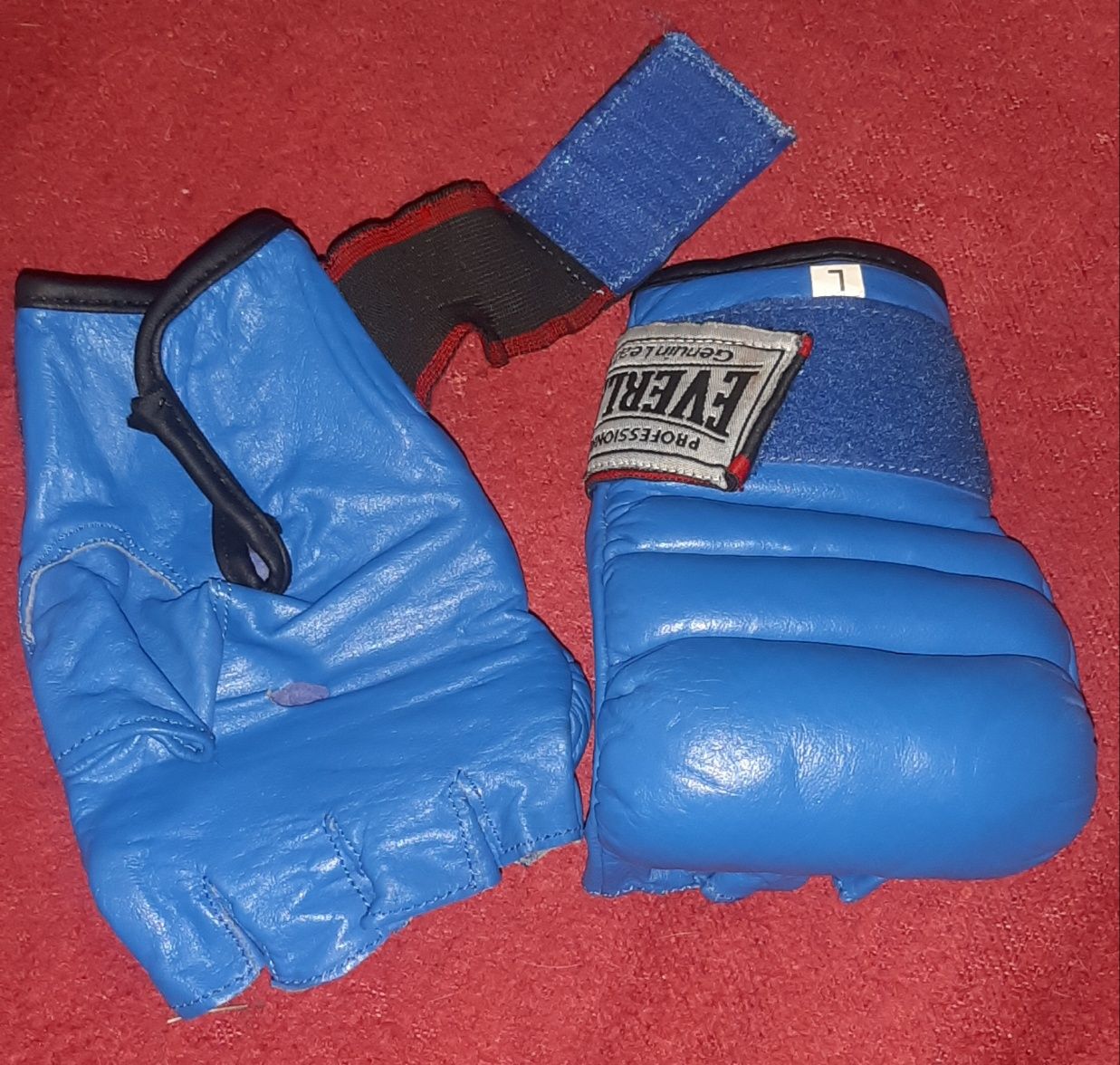 Продам перчатки Everlast