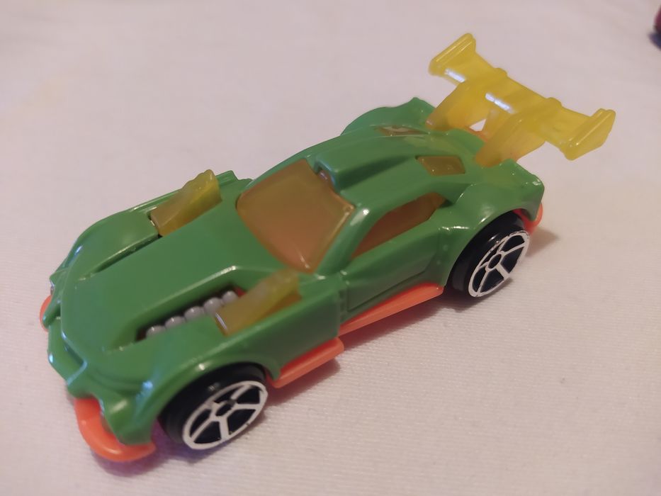 Carros Coleção Hot Wheels. 8 centímetros