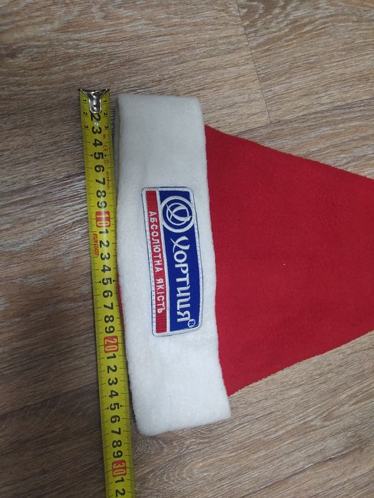 Новогодняя шапка Санта Клауса.