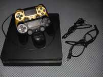 PS4 konsola PlayStation z 2 padami. Stan b.dobry