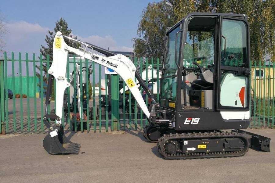 Wykopy, przyłącza. Usługi minikoparką Bobcat E19 + młot wyburzeniowy