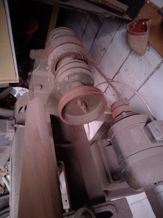 Токарний станок по дереву