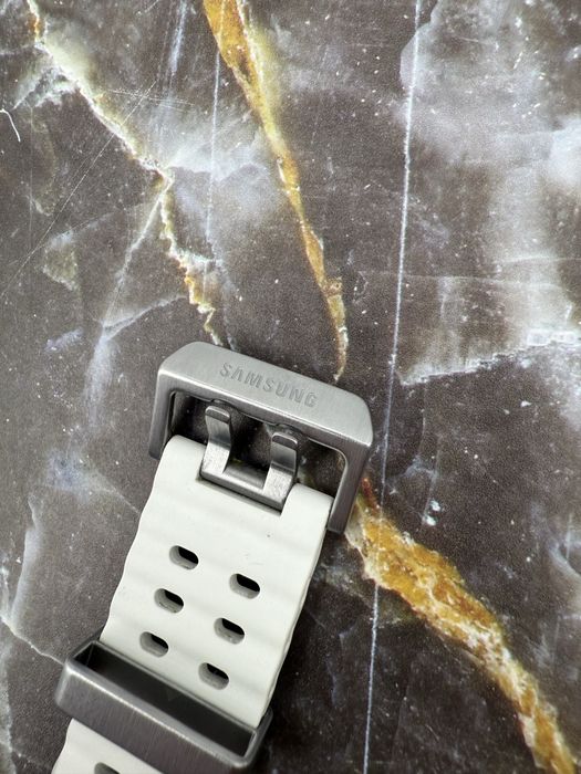 Prawie nowy smartwatch Samsung Galaxy Watch Ultra, LTE, biały