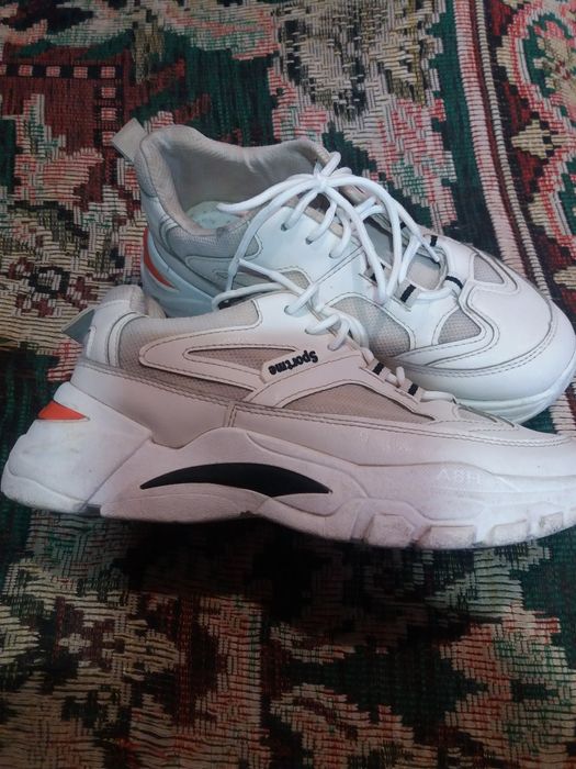 продам кроссовки женские размер 40