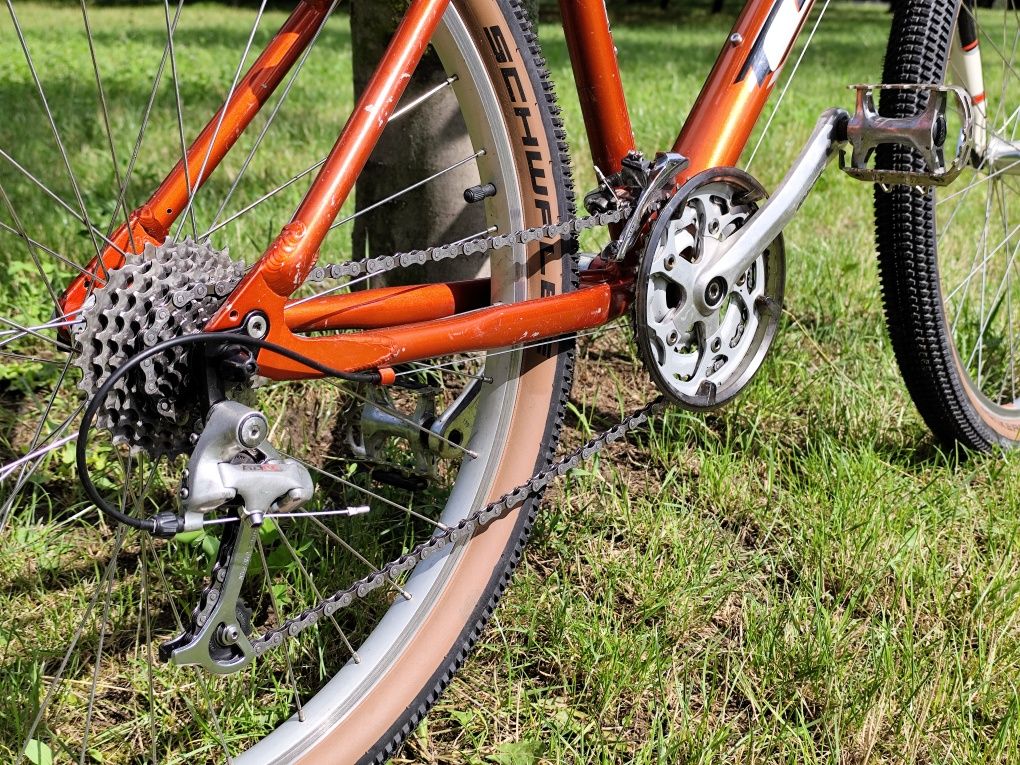 Rower MTB Commuter GT Backwoods. Rama 20. Koła 26. Rock Shock