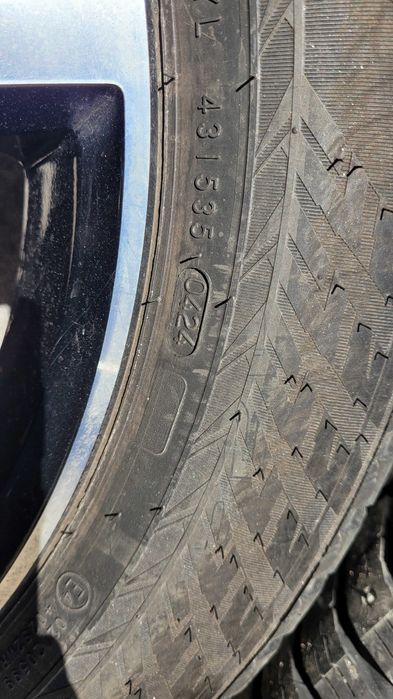 koła opony zimowe volvo xc60 xc40 R design 235/55/18 Nokian 2024r