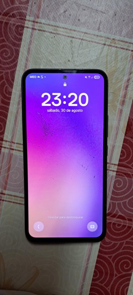 Samsung Galaxy A54 funcional, ecrã e traseira partida